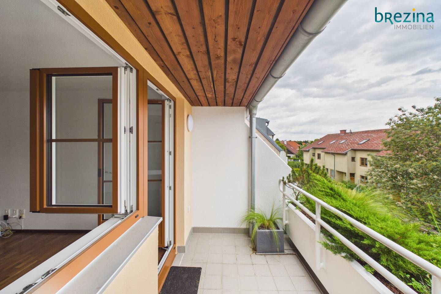 Move in and enjoy high quality 3 room apartment with loggia and own parking space