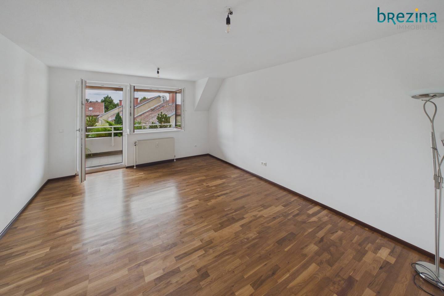 Move in and enjoy high quality 3 room apartment with loggia and own parking space
