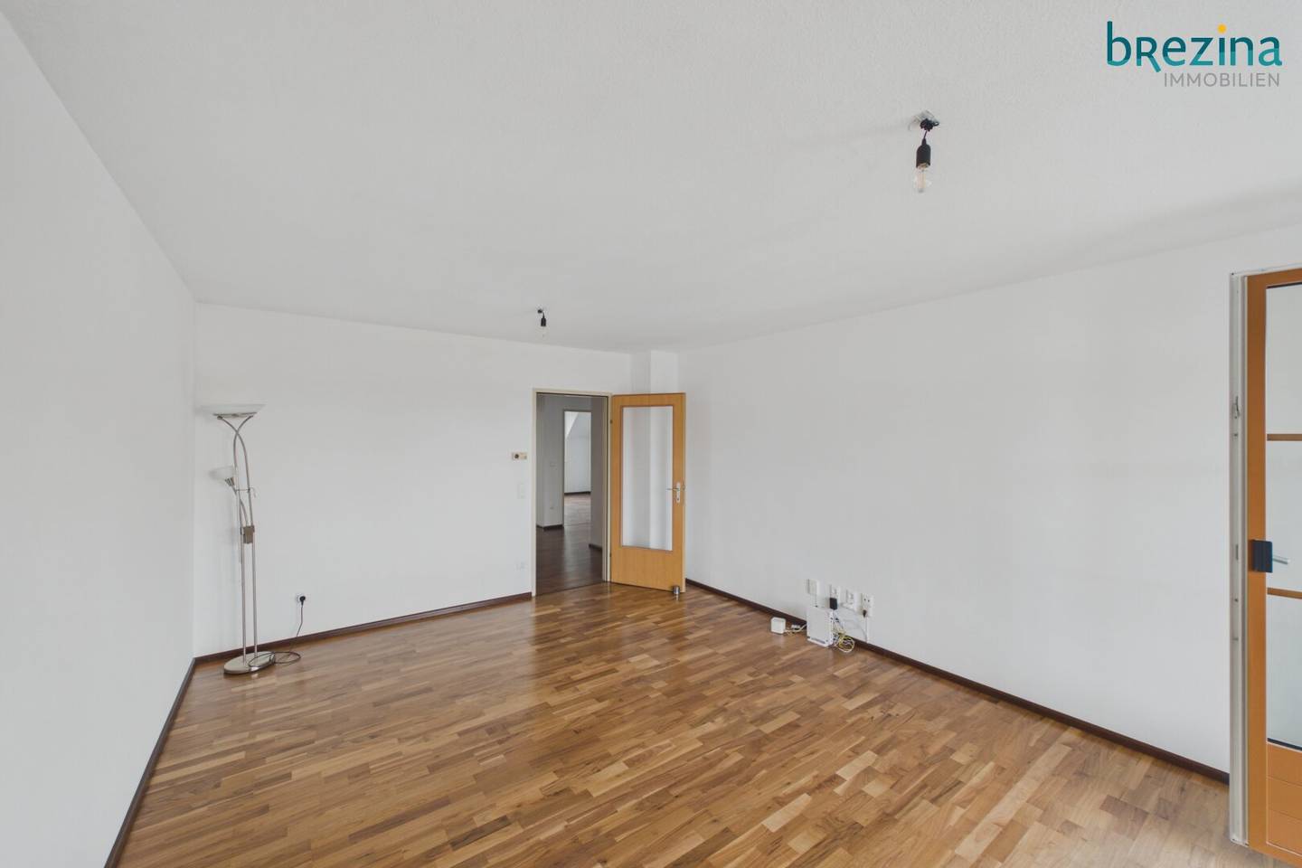 Move in and enjoy high quality 3 room apartment with loggia and own parking space
