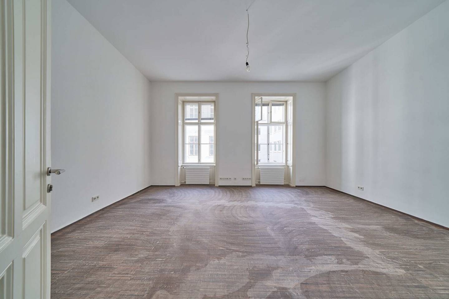 Representative office in a historic building in a prime location in the city center 278 m² 7 rooms on the third floor with elevator