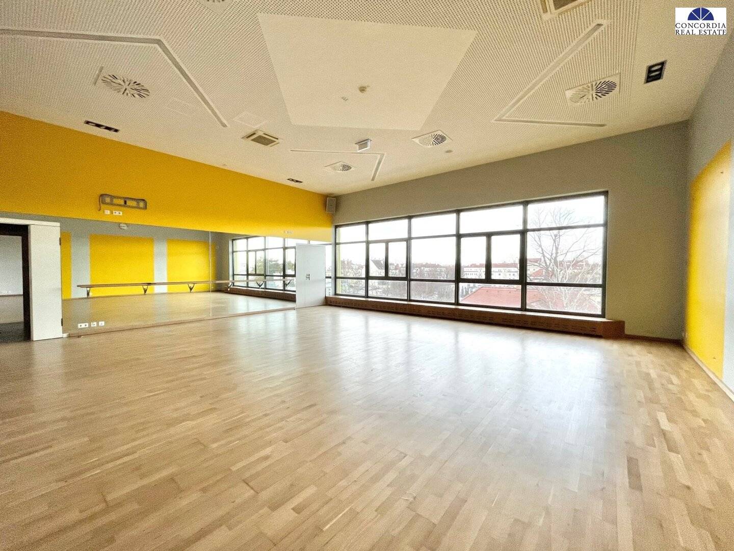 Spacious Commercial Space in Multiversum Schwechat – Ideal for Health, Fitness &amp; Medicine