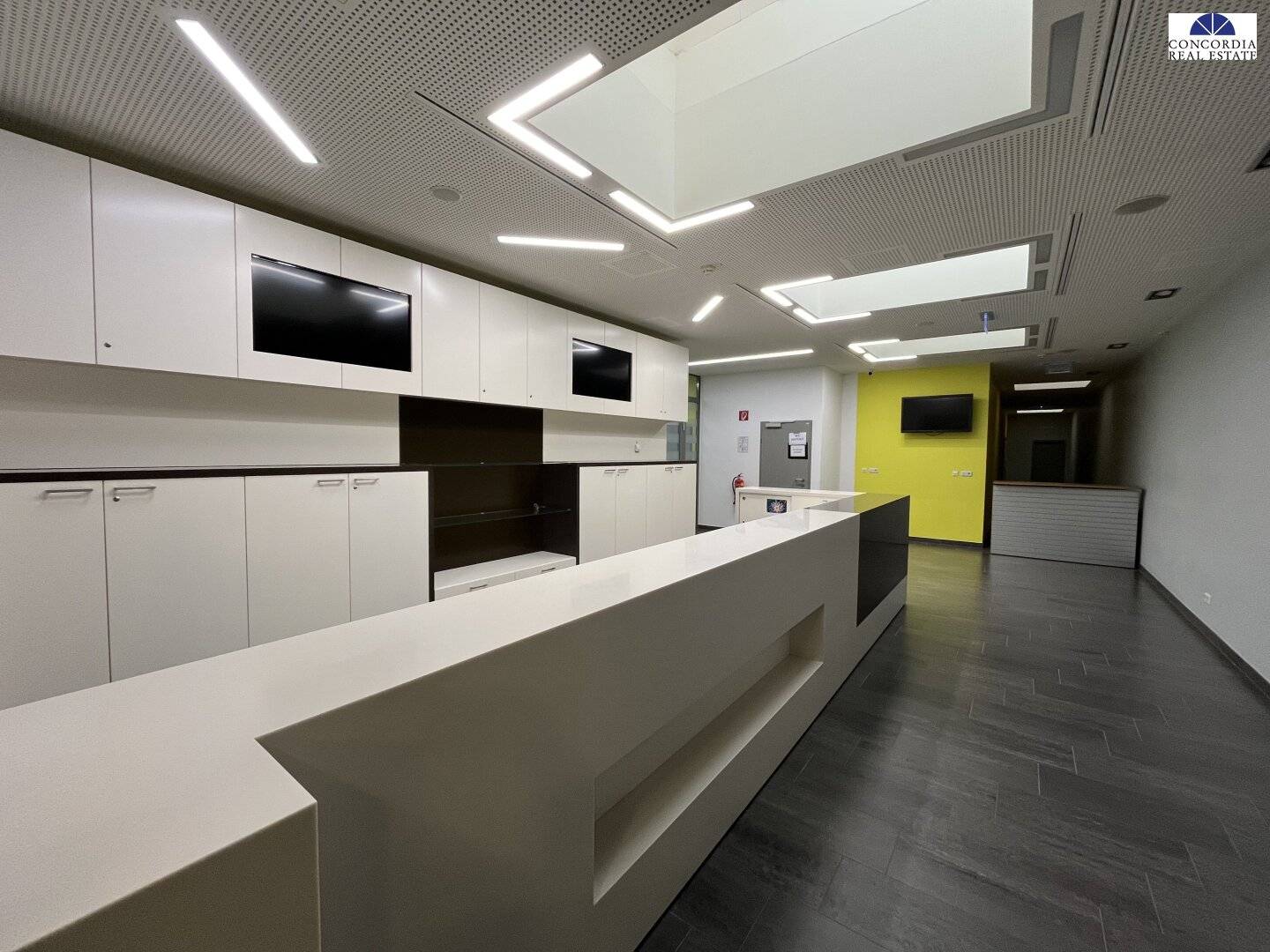 Spacious Commercial Space in Multiversum Schwechat – Ideal for Health, Fitness &amp; Medicine