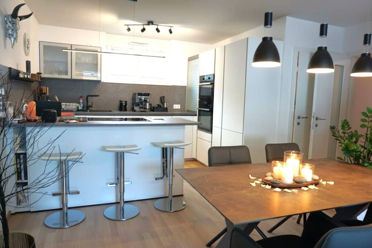 PROVISIONSFREI - 3 Zimmer Wohnung mit hochwertiger Küche, großen Sonnenbalkon in Mondsee - Tiefgaragenplätze, Lift, möblierte Übernahme möglich! Im BAURECHTSEIGENTUM