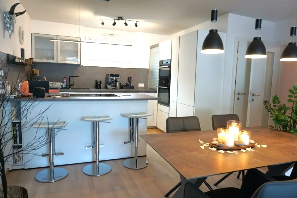 PROVISIONSFREI - 3 Zimmer Wohnung mit hochwertiger Küche, großen Sonnenbalkon in Mondsee - Tiefgaragenplätze, Lift, möblierte Übernahme möglich! Im BAURECHTSEIGENTUM