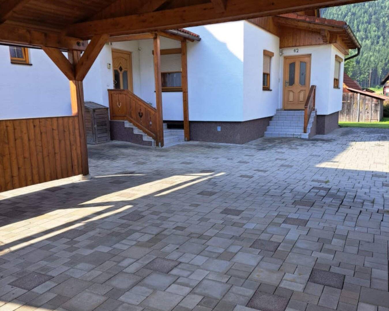 DOPPELHAUSHÄLFTE IM MALERISCHEN URLAUBSGEBIET ZU VERKAUFEN
