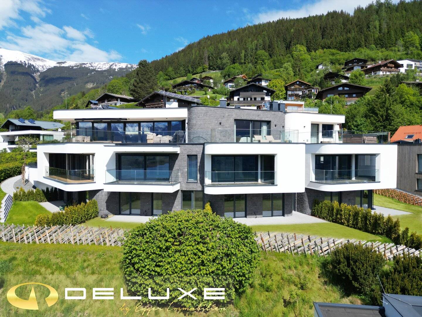 New build Deluxe owner-occupied condominium with breathtaking panoramic views of Lake Zell | First occupancy | Garden | only 5 units;