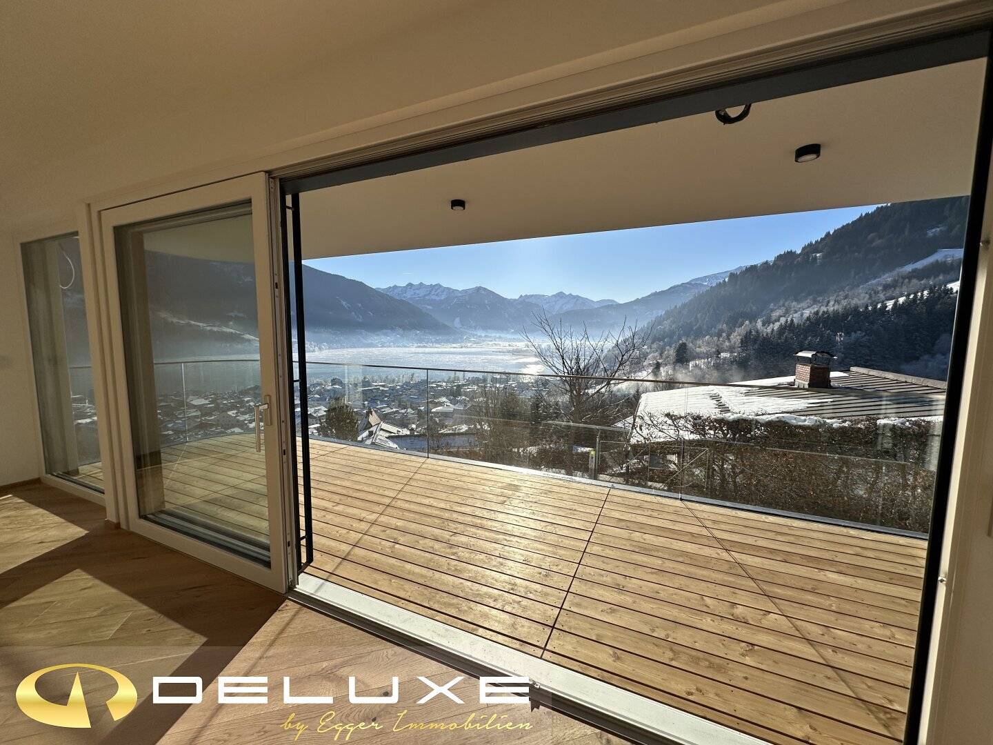 New build Deluxe owner-occupied condominium with breathtaking panoramic views of Lake Zell | First occupancy | Garden | only 5 units;