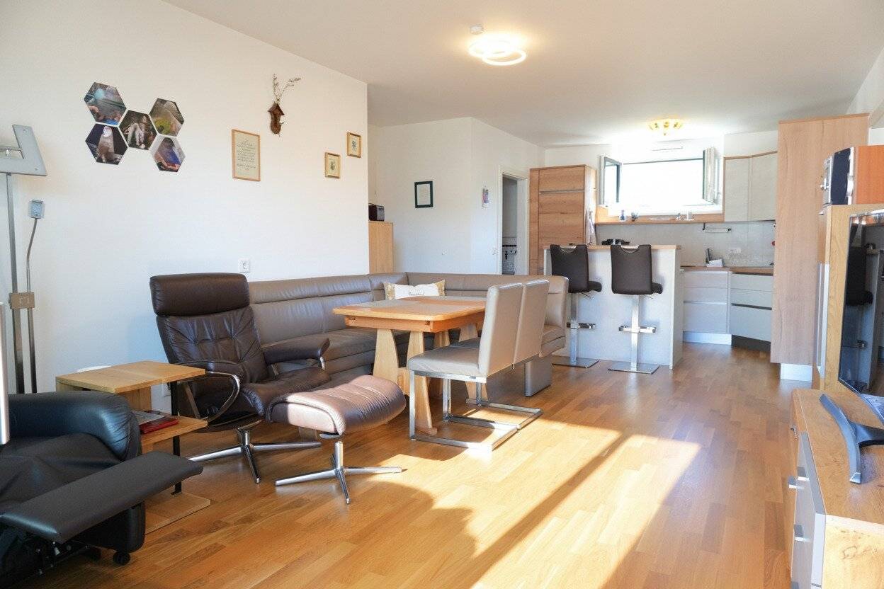 NEUER PREIS!!! Provisionsfrei -  Neuwertige 3 Zimmer Eckwohnung, inklusive Küche, Außenrollos, Dusche, Badewanne und Lift in Mondsee - Baurechtseigentum