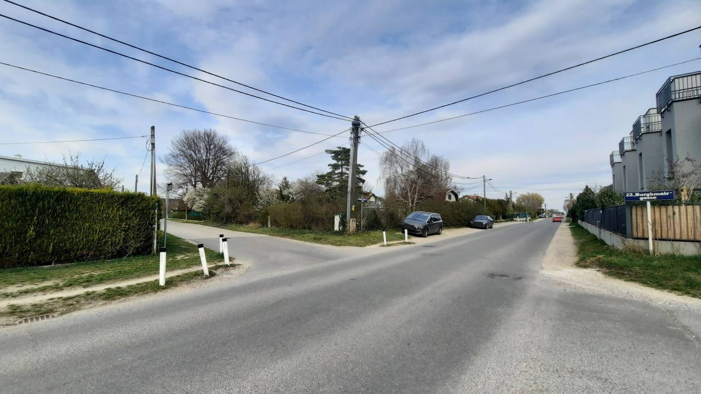 Bid Process! Green Quiet Location with Building Permit and High Space Efficiency