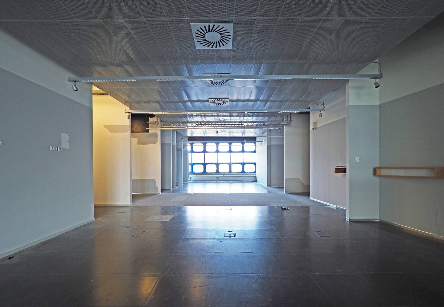 HEILIGENSTÄDTER LÄNDE | moderne Produktionsfläche (auch als Film-, Ton-, Radiostudio, Rechenzentrum bzw. Büro geeignet)