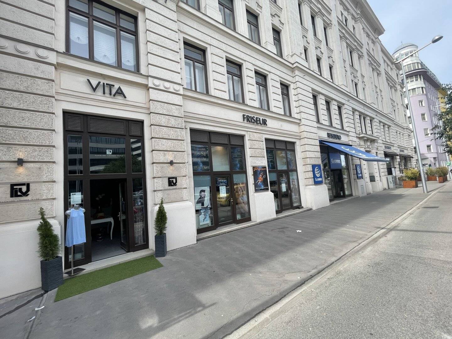 Vacant attractive retail premises near Hauptbahnhof and Belvedere