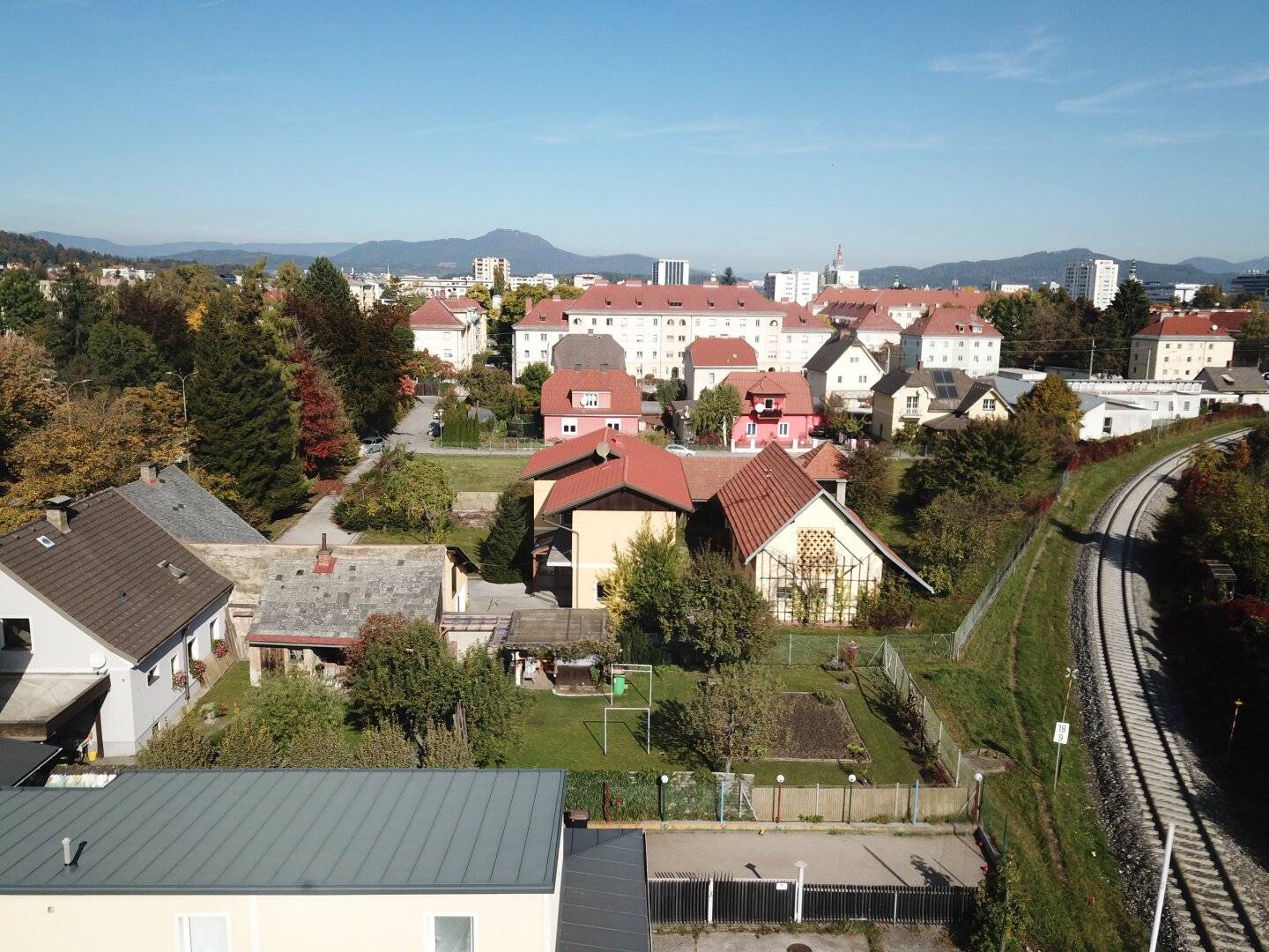 Central property with enormous potential!