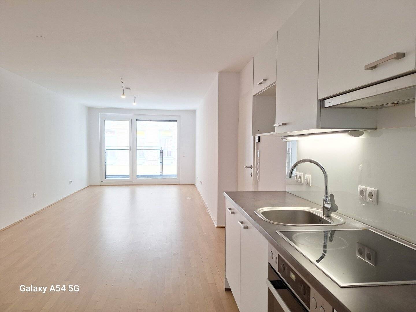 Quiet three room apartment with outdoor area