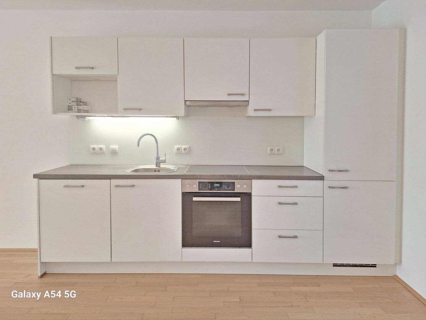Quiet three room apartment with outdoor area