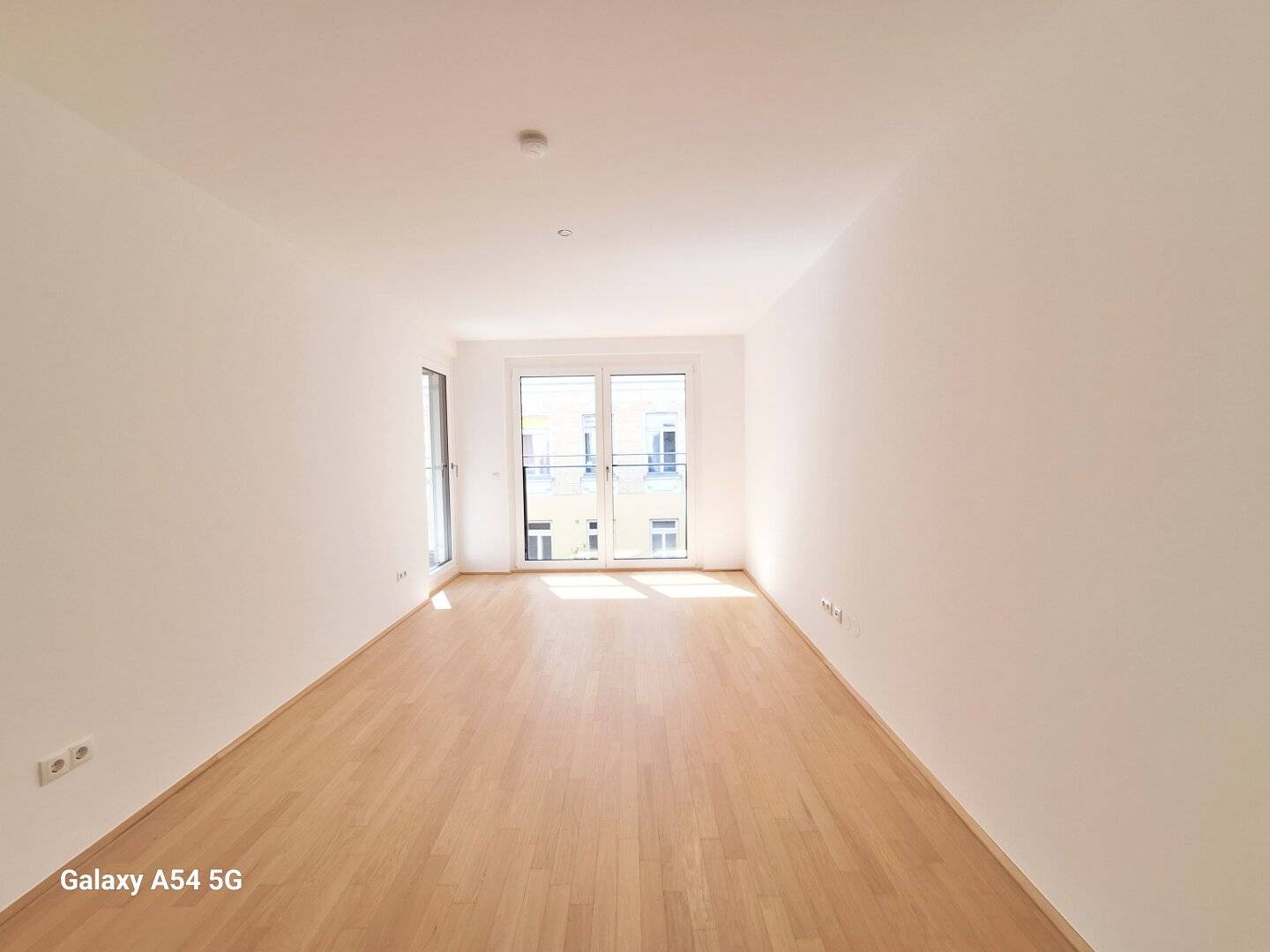 Quiet three room apartment with outdoor area
