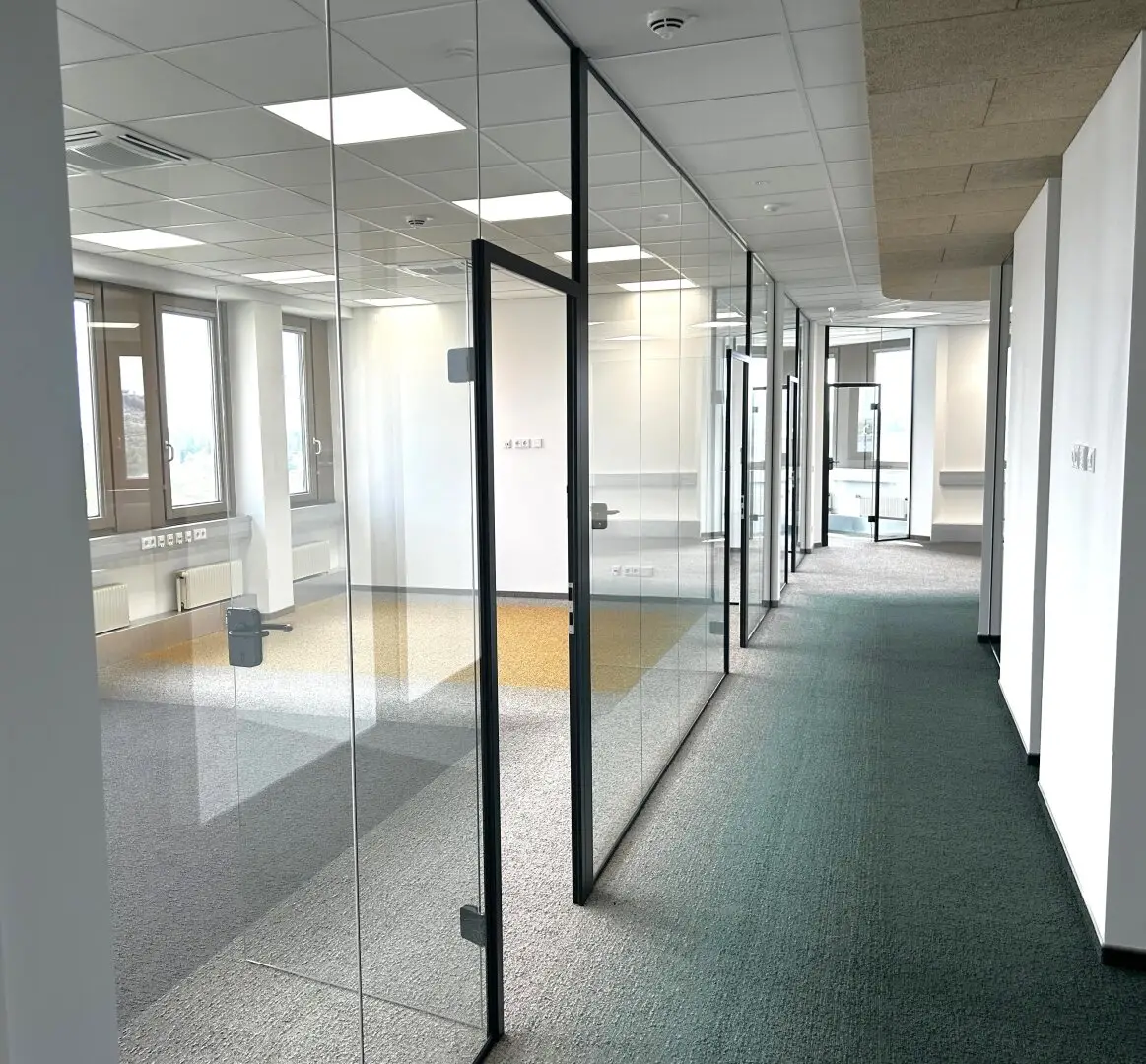 Partitionable +++ OFFICE CONFIGURATOR +++ First Occupancy and Immediate Availability