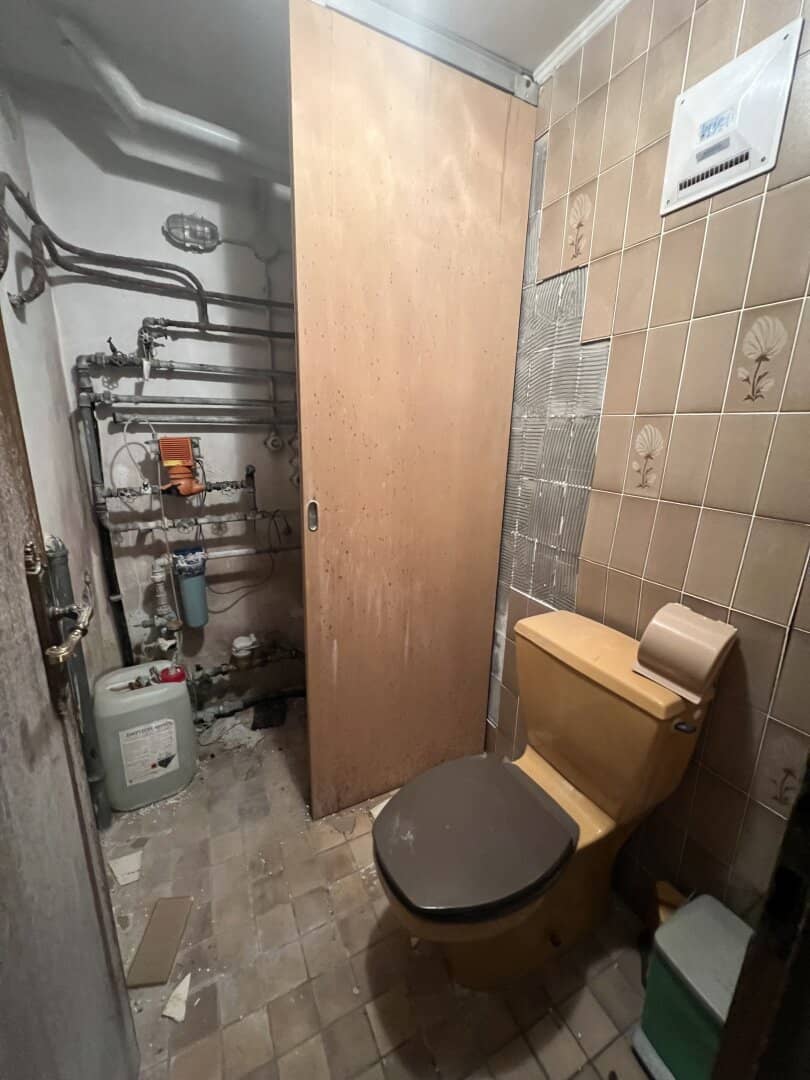 GROSSZÜGIGE DOPPELHAUSHÄLFTE MIT WEINGARTENBLICK und PRAXIS/ORDI/BÜRO/ATELIER-MÖGLICHKEIT FÜR JUNGFAMILIEN
