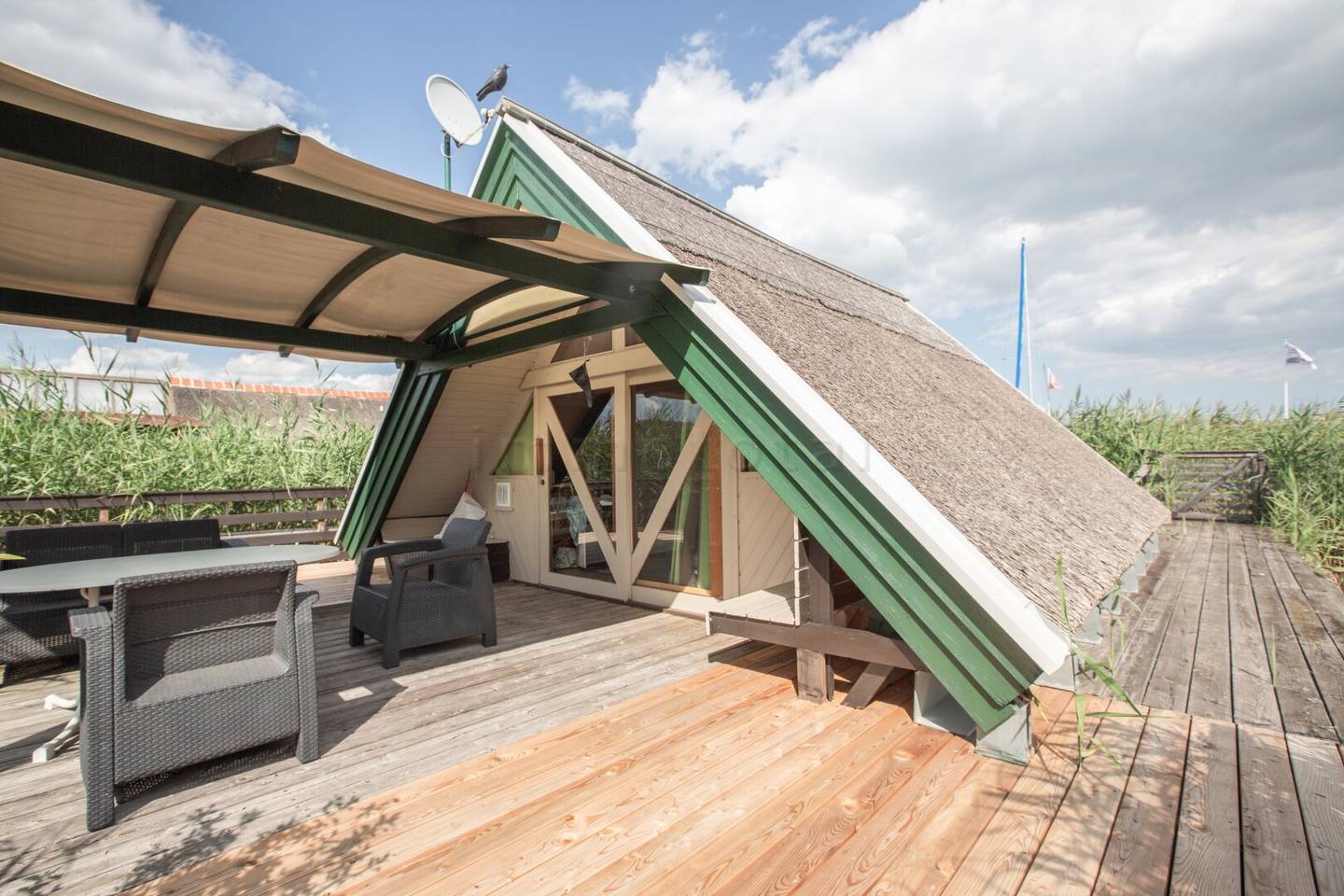 Spitzdachhütte mit Landzugang in Toplage der Romantika II