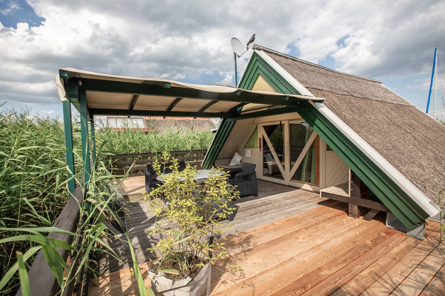 Spitzdachhütte mit Landzugang in Toplage der Romantika II
