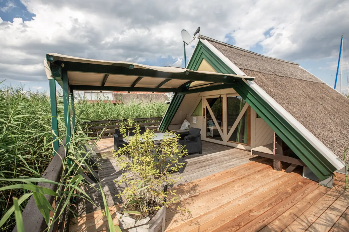 Gable roof hut with land access in top location of Romantika II