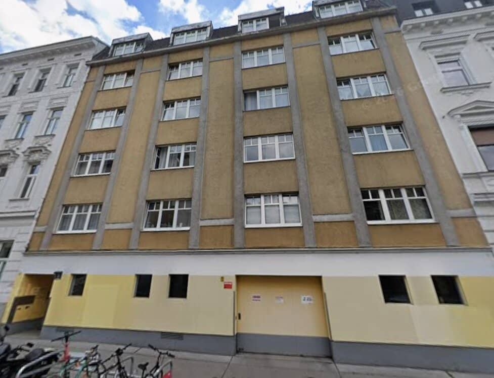 Investment Indefinitely Rented Large Studio Apartment With Extra Sleeping Niche