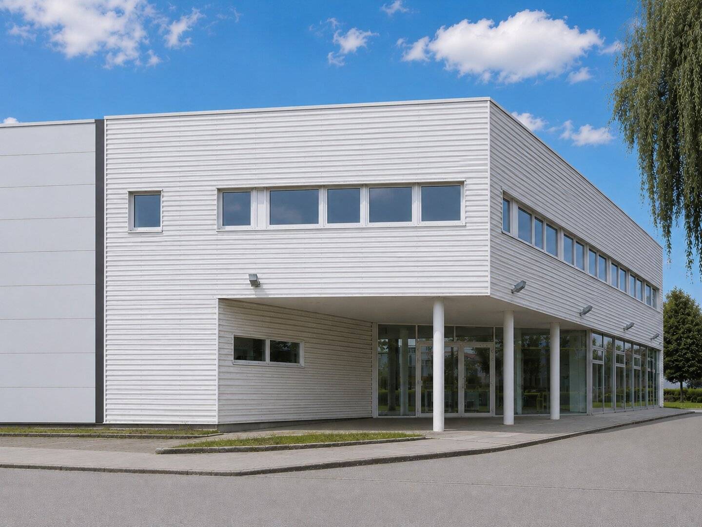 Commercial property Linz (hall, office, showroom) - Franzosenhausweg - Directly from the owner