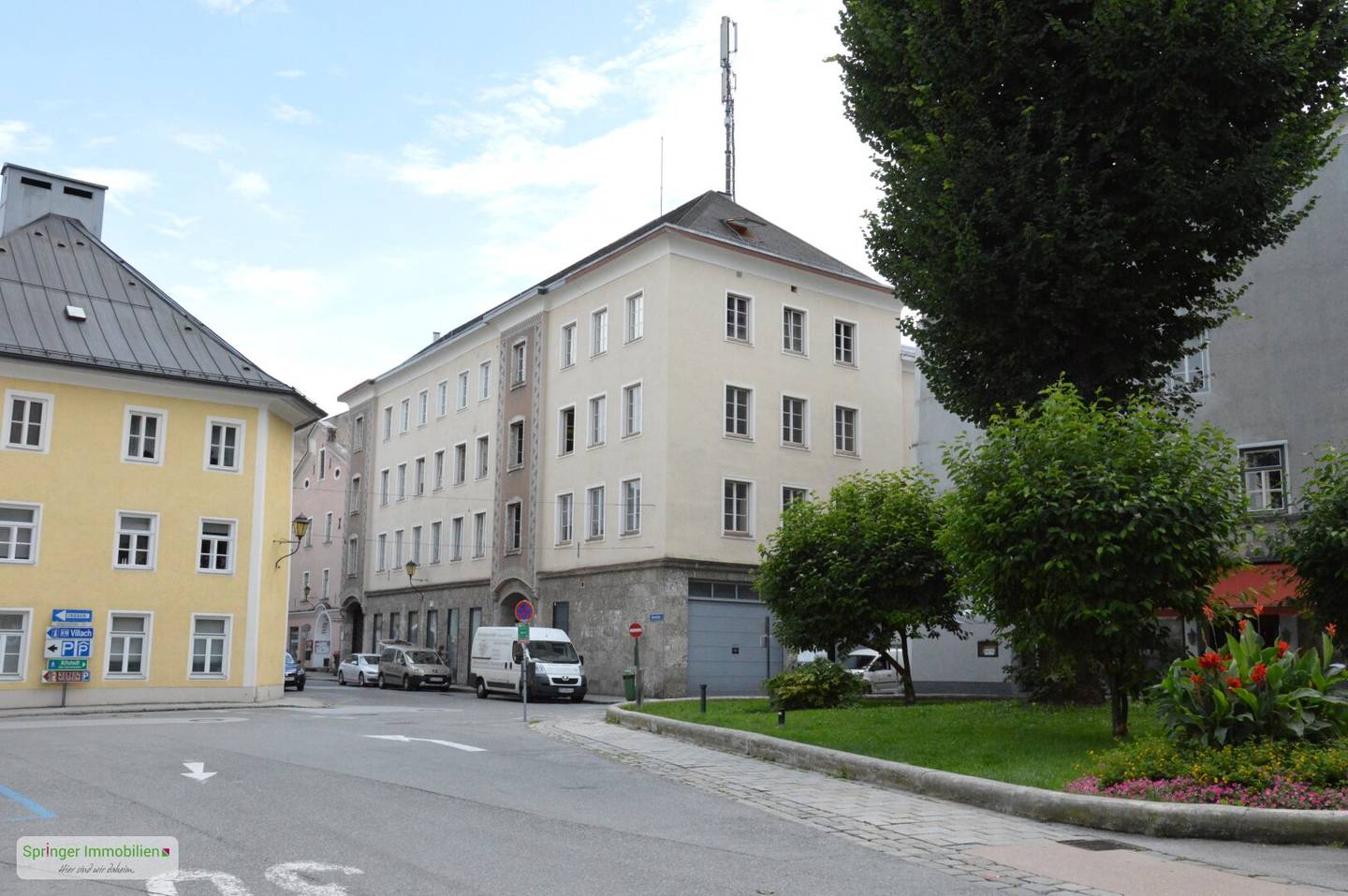 It doesn't get any more central! Ideal office/atelier/studio in top location