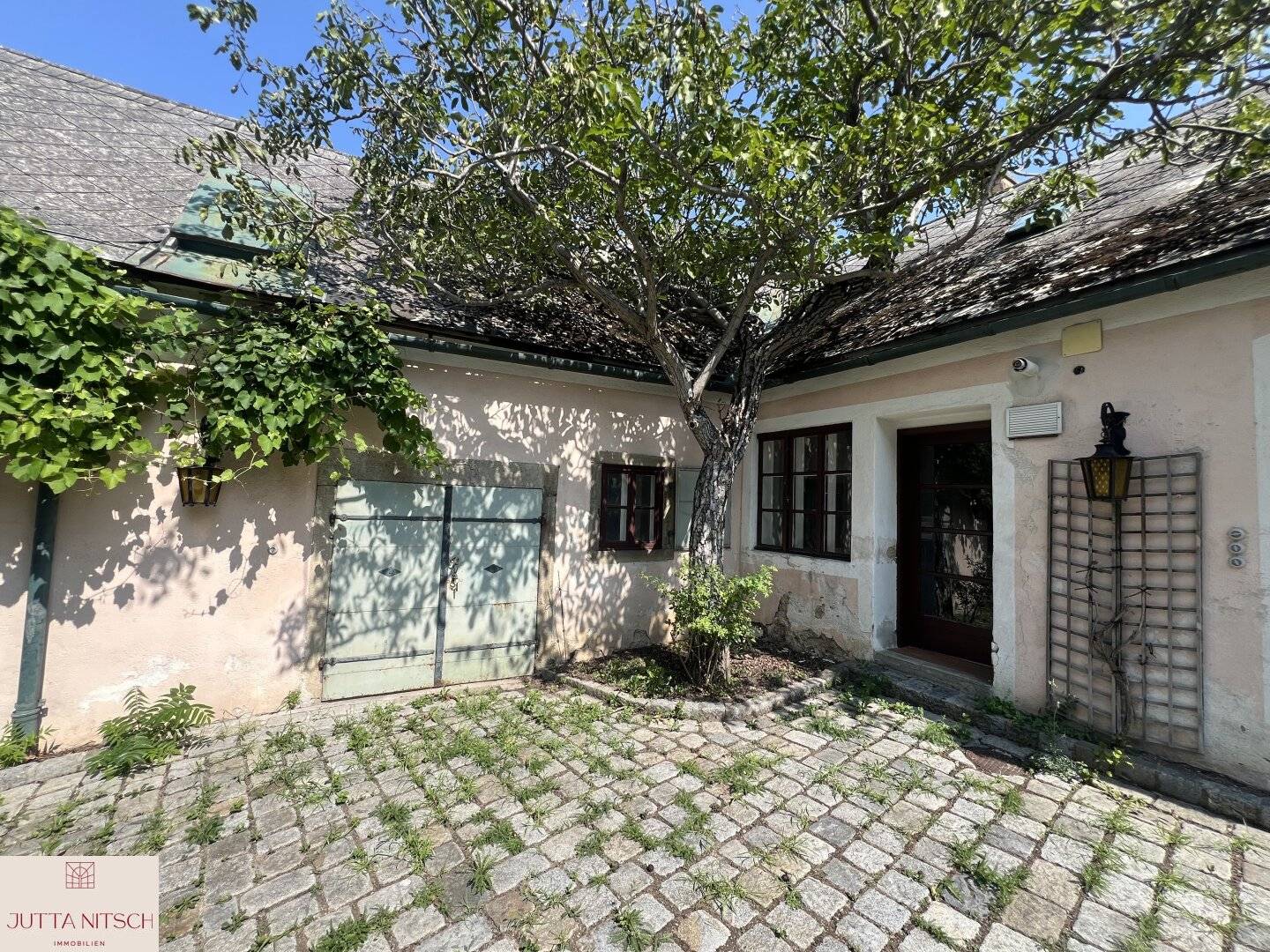 Charming Winemaker's House with Large Wine Cellar in Best Location - Gumpoldskirchen