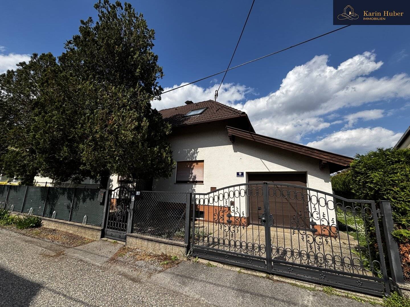 Charming single family house with garden