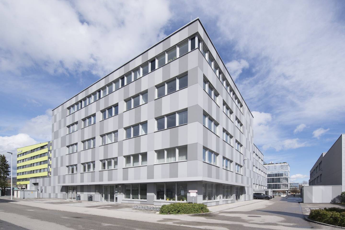 Directly from the owner Modern office at Winterhafen, Linz Center, available now
