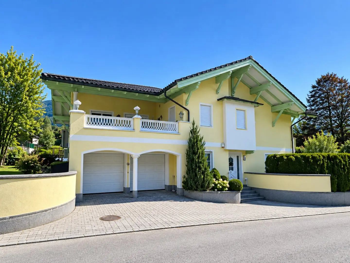 Idyllic Home: Exclusive Villa with Indoor Pool and Wellness Area","de":"Idyllisches Zuhause: Exklusive Villa mit Indoor-Pool &amp; Wellnessbereich"
