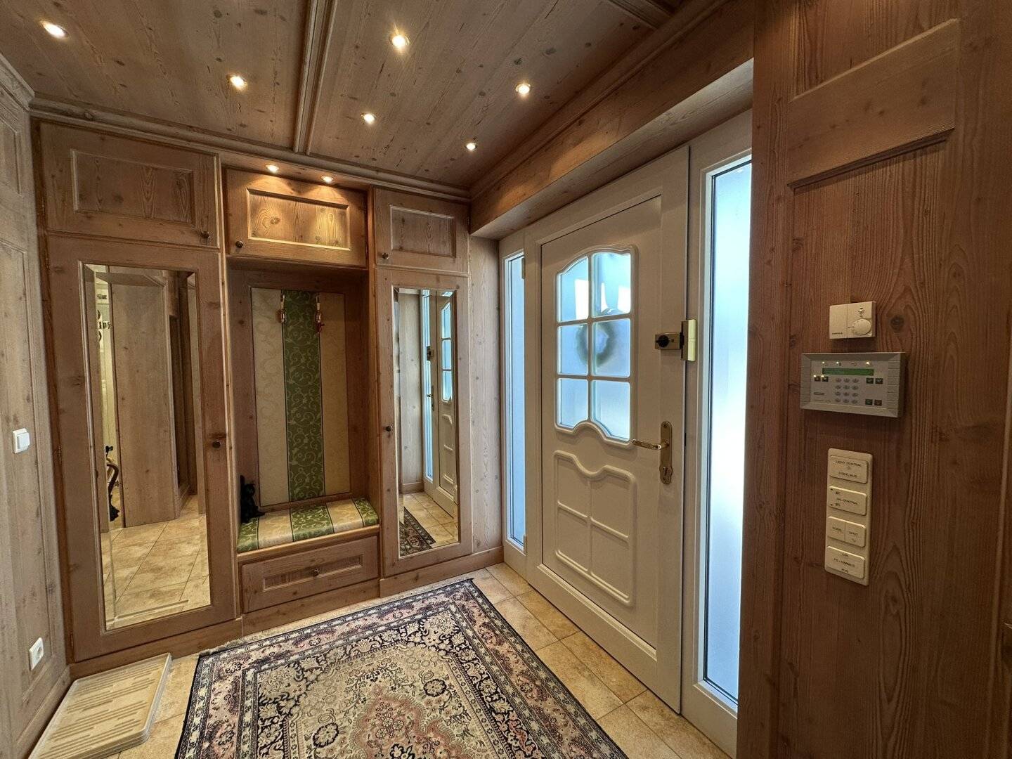 Idyllisches Zuhause: Exklusive Villa mit Indoor-Pool & Wellnessbereich