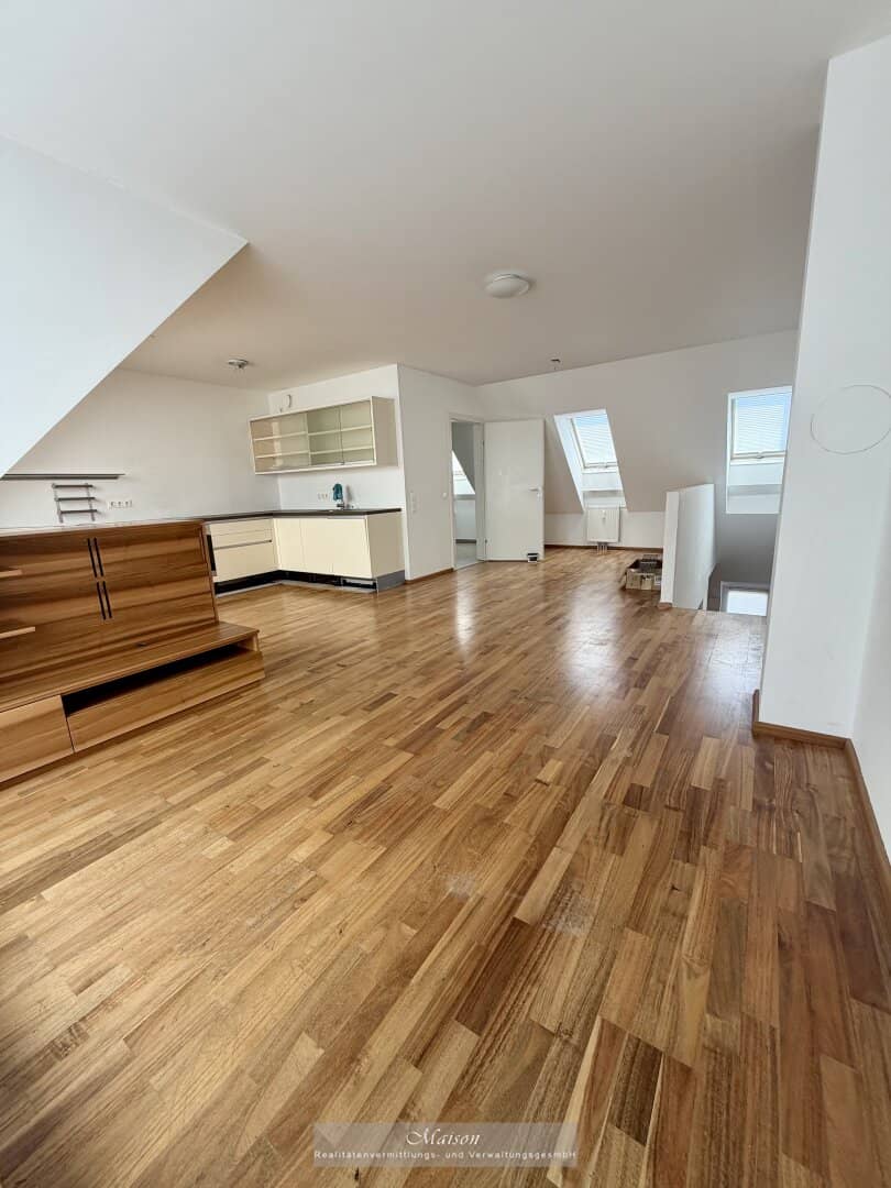 Light filled Maisonette Apartment with Terrace and Owned Garage