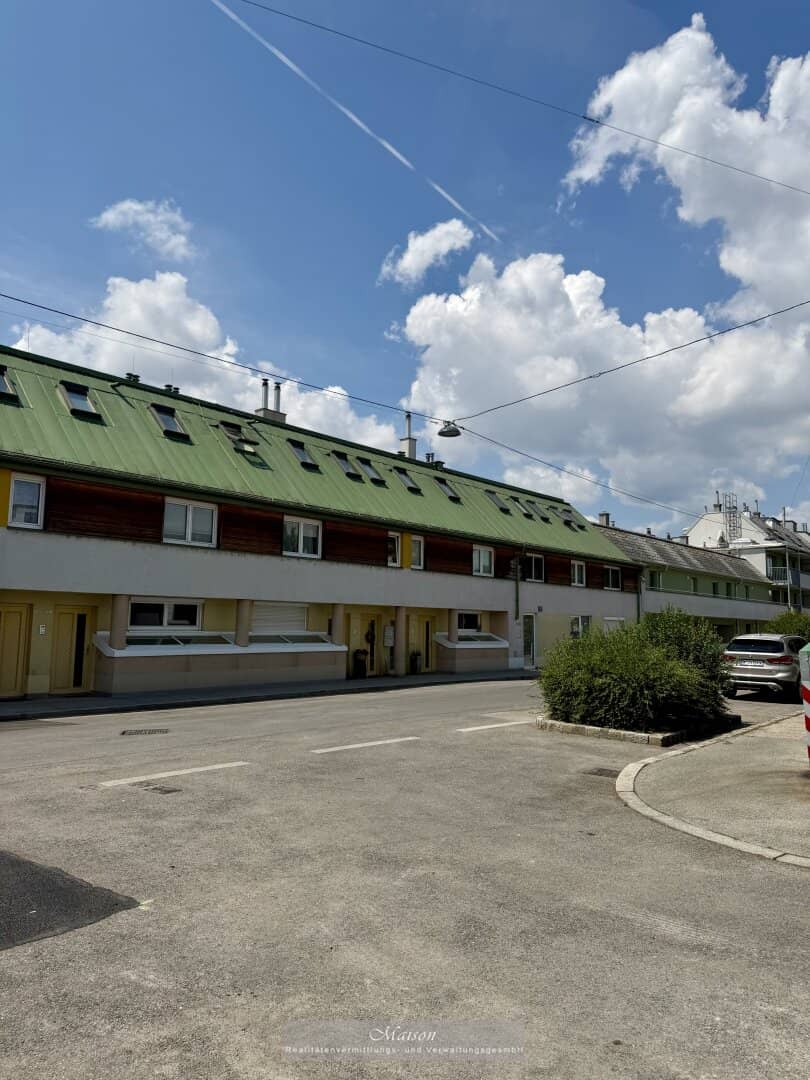 Light filled Maisonette Apartment with Terrace and Owned Garage