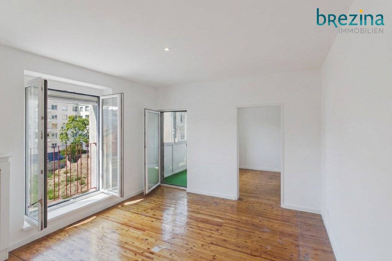 Bright 4-room apartment for renovation - in a central location of the 14th district