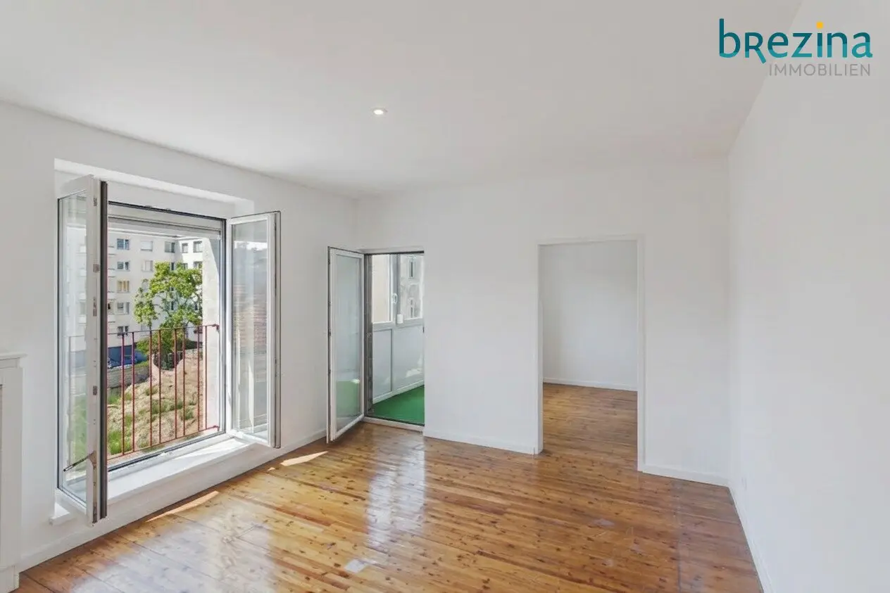 Bright 4-room apartment for renovation - in a central location of the 14th district