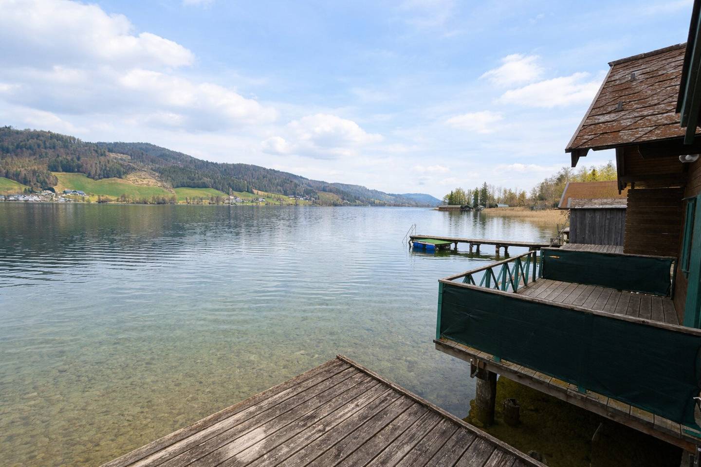 Seensucht am Irrsee – Gartenwohnung mit Badehütte