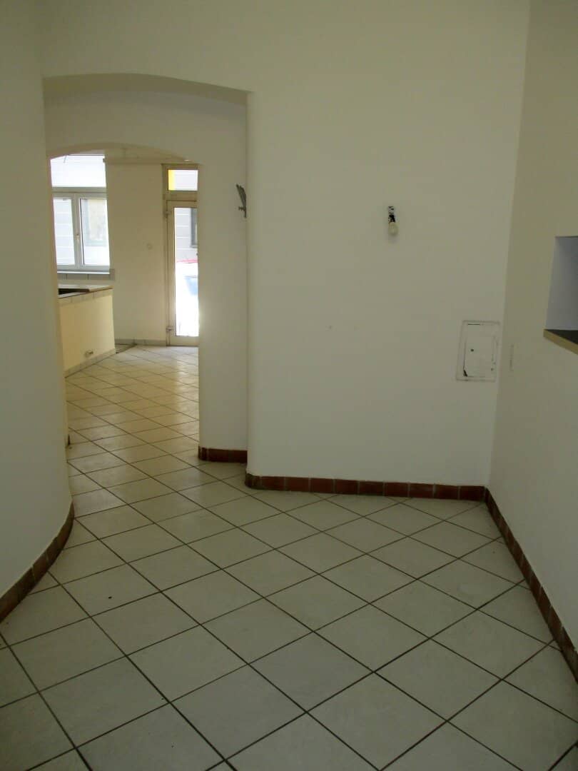 2-geschossiges Geschäftslokal, nahe Post-SB-Zone, 2 WCs, Küche