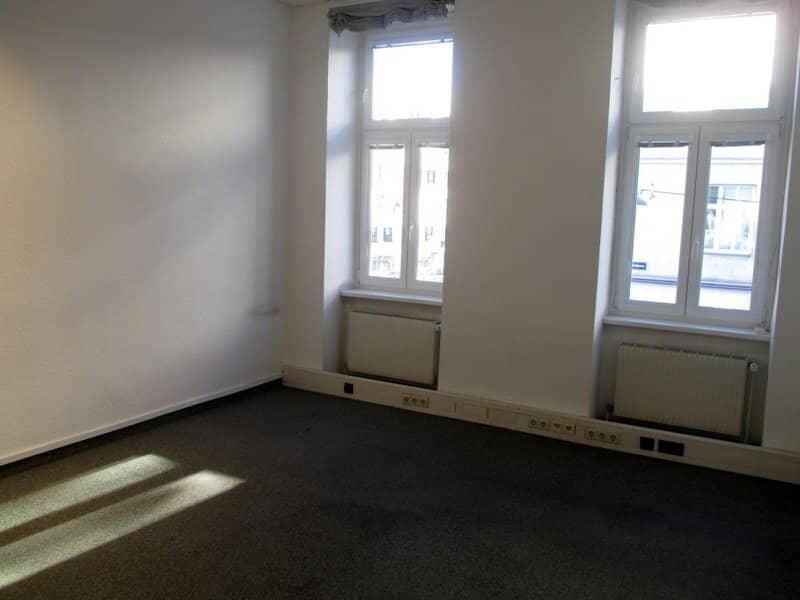 Bright, large, airy rooms, air conditioning