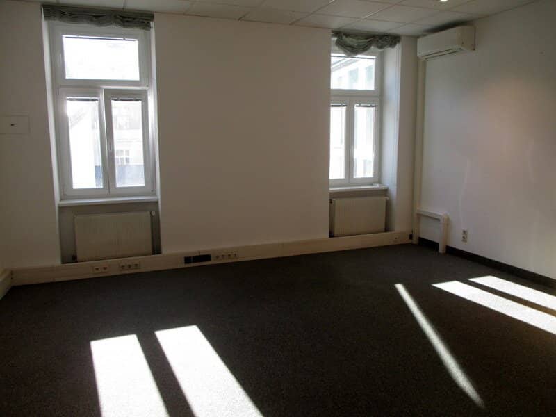Bright, large, airy rooms, air conditioning