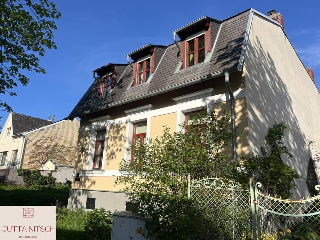 Dream home in Baden, a divisible property with a large natural garden and swimming pond