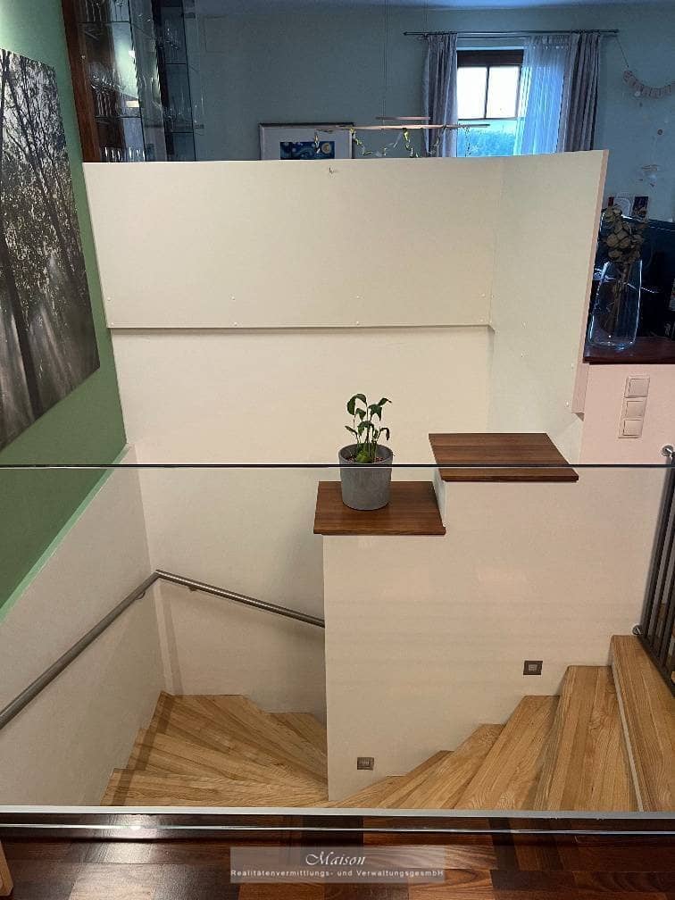 Beautiful 3 room property with garden and garage near Maurer Hauptplatz