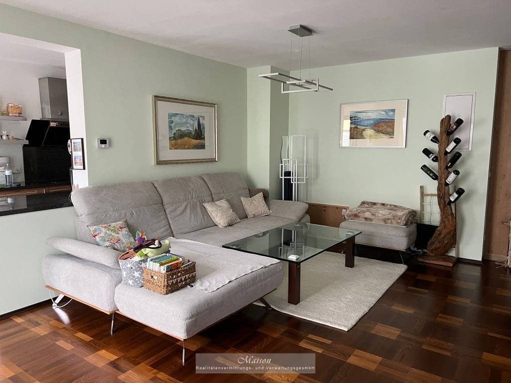 Beautiful 3 room property with garden and garage near Maurer Hauptplatz