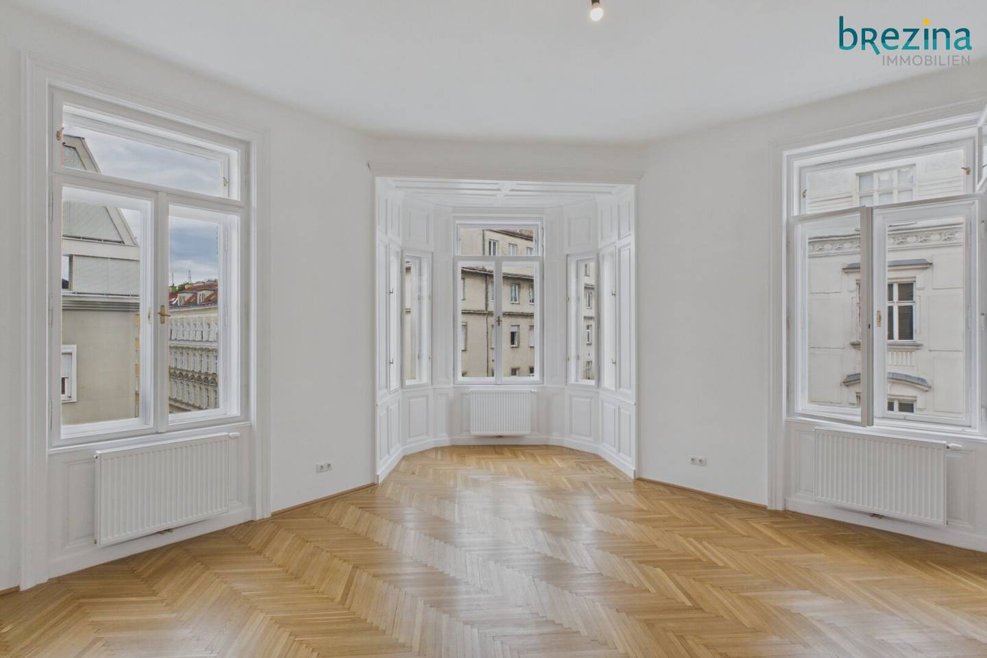 Living with style in a permanent old building apartment in the Fasanviertel