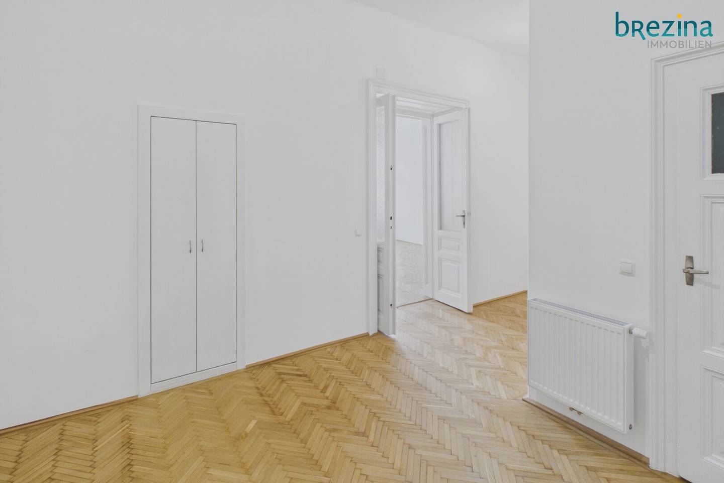 Living with style in a permanent old building apartment in the Fasanviertel
