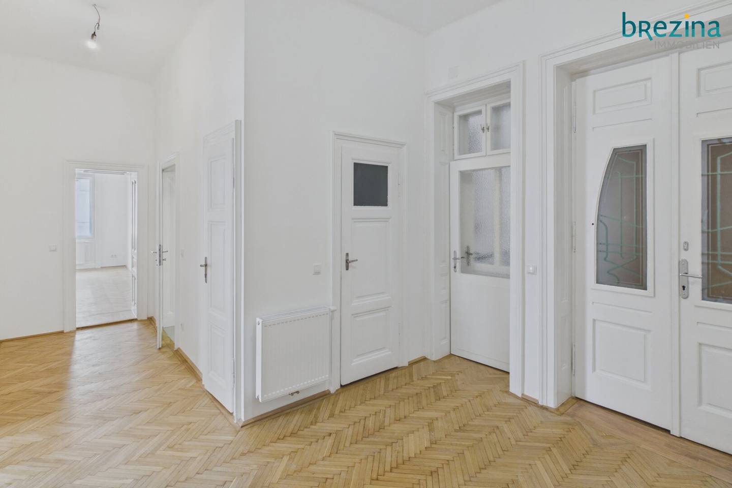 Living with style in a permanent old building apartment in the Fasanviertel