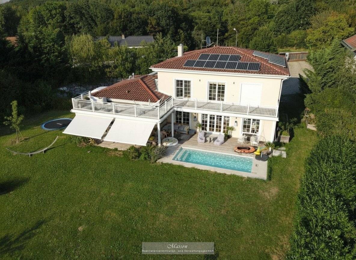 ARCHITEKTONISCHES FAMILIEN-REFUGIUM IM WIENERWALD MIT MODERNER TECHNIK UND GROSSZÜGIGEN GRUNDSTÜCK!