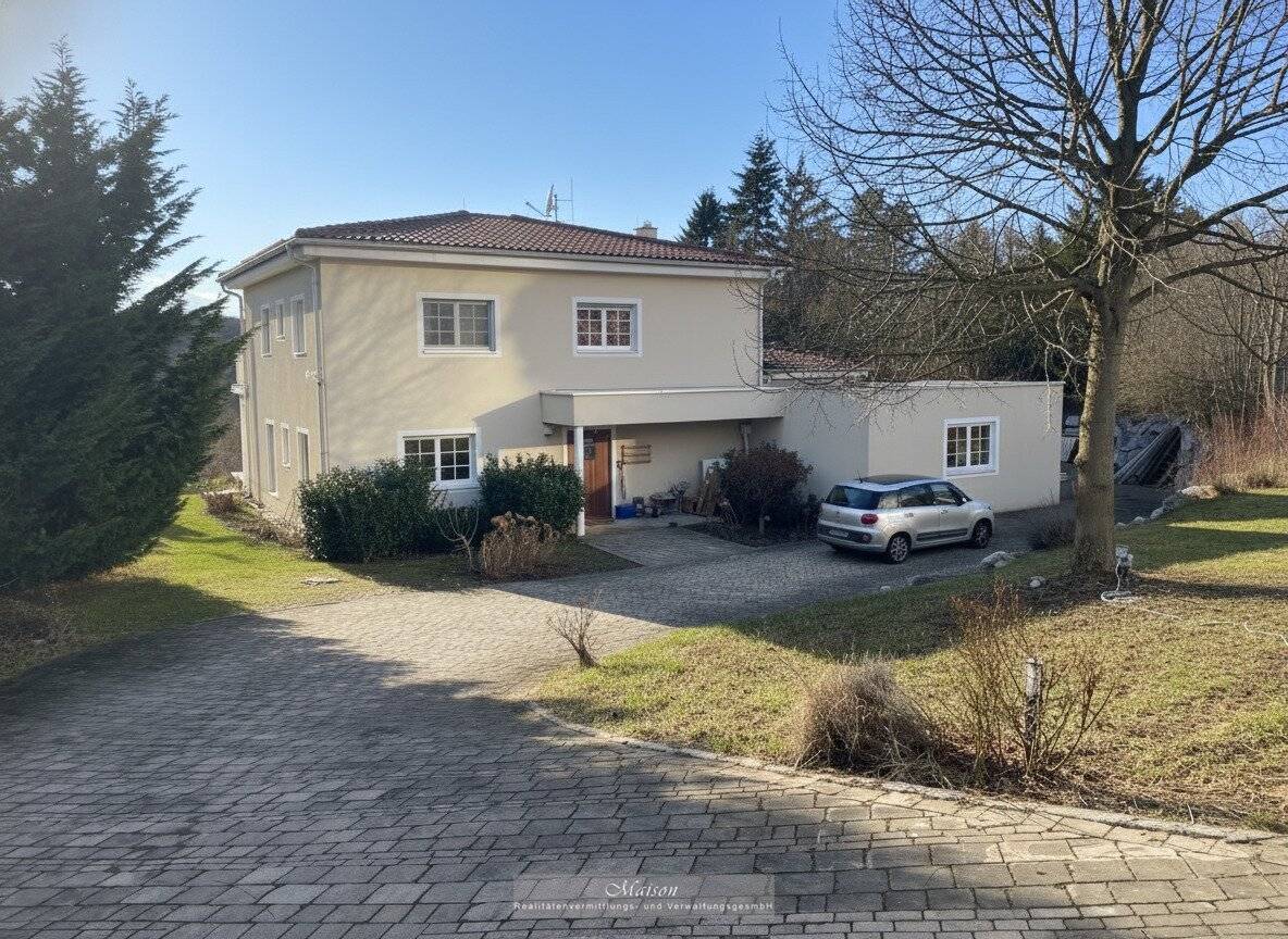 ARCHITEKTONISCHES FAMILIEN-REFUGIUM IM WIENERWALD MIT MODERNER TECHNIK UND GROSSZÜGIGEN GRUNDSTÜCK!
