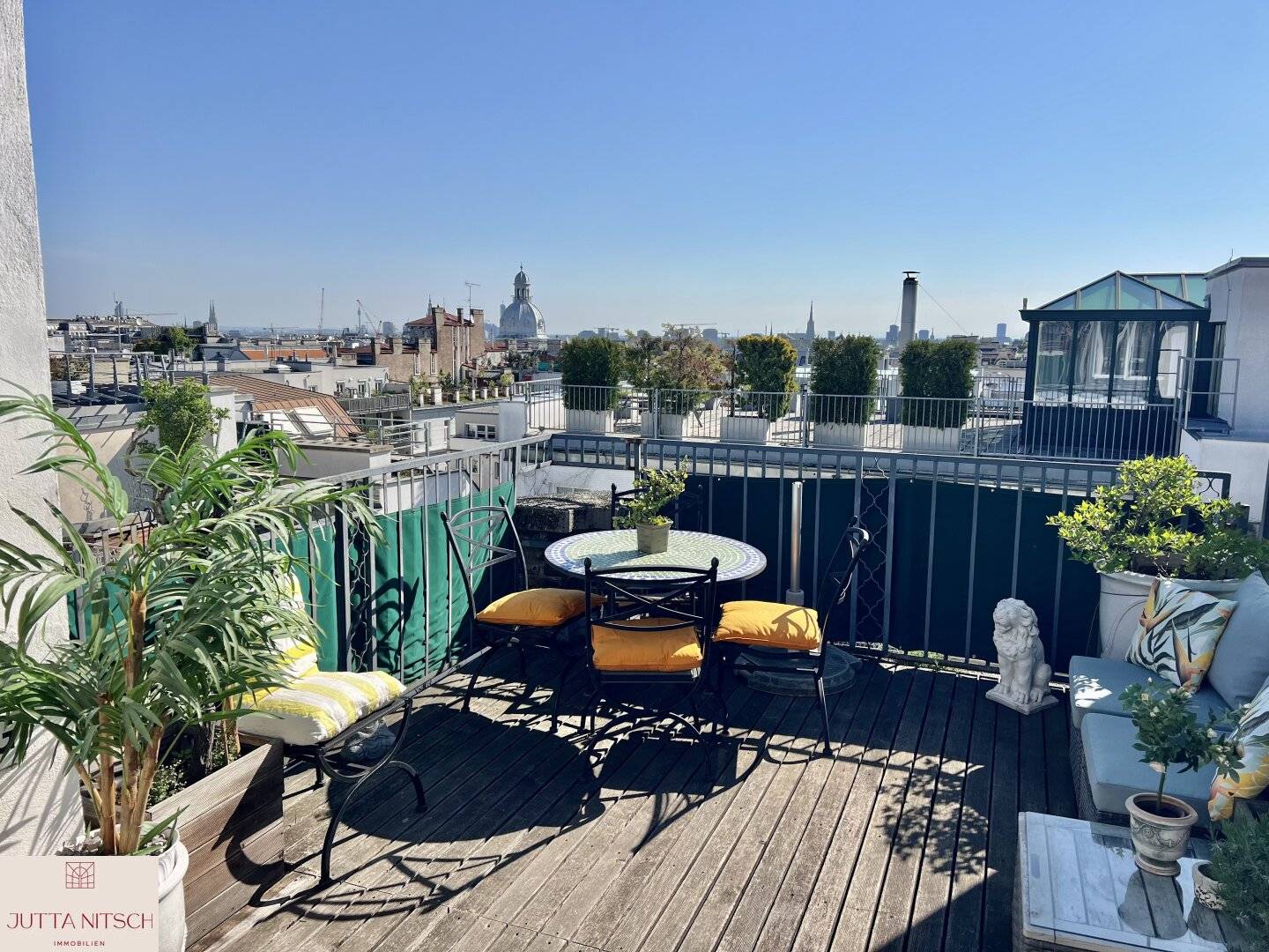 Sonnige 3-Zimmer-Dacherrassenwohnung mit Tiefgaragenplatz - 1070 Wien/Neubau