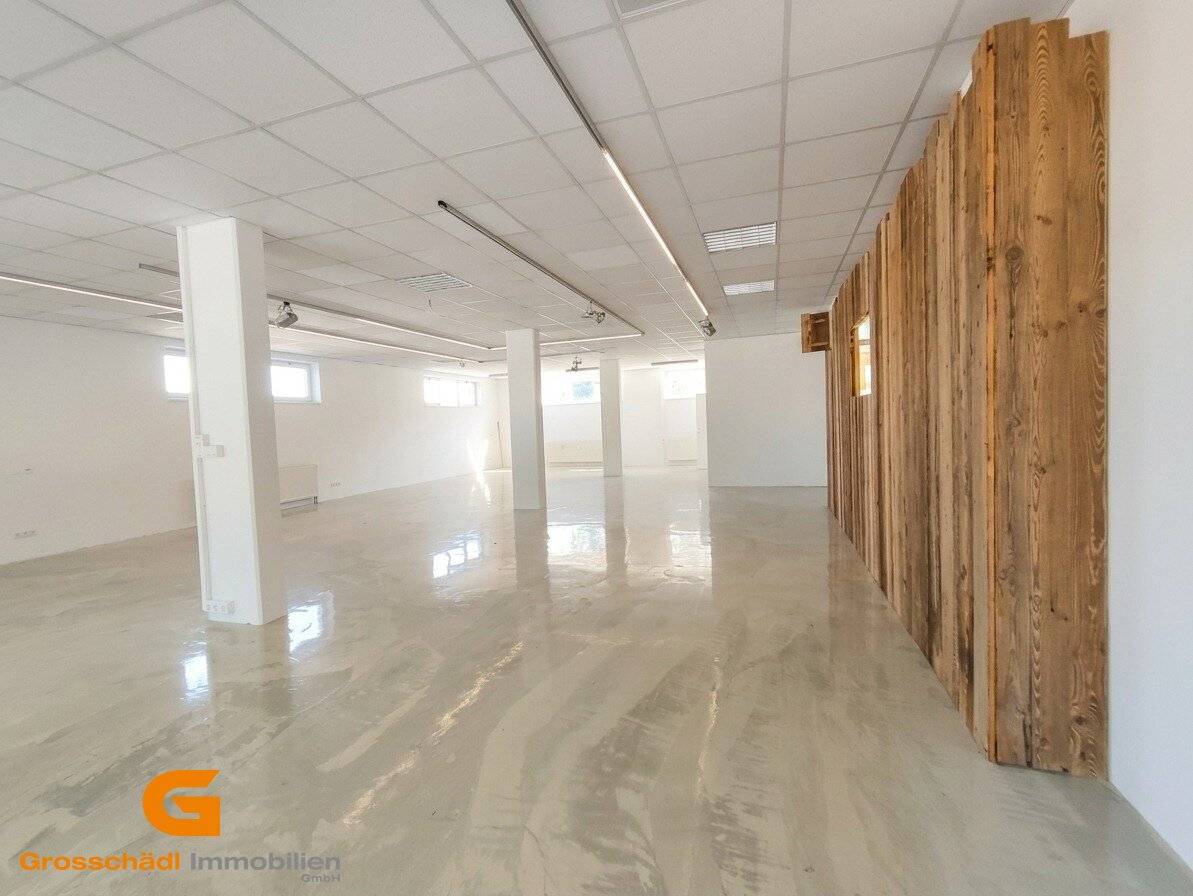 Werbewirksames Geschäftslokal / Showroom & Büro / in guter Frequenzlage
